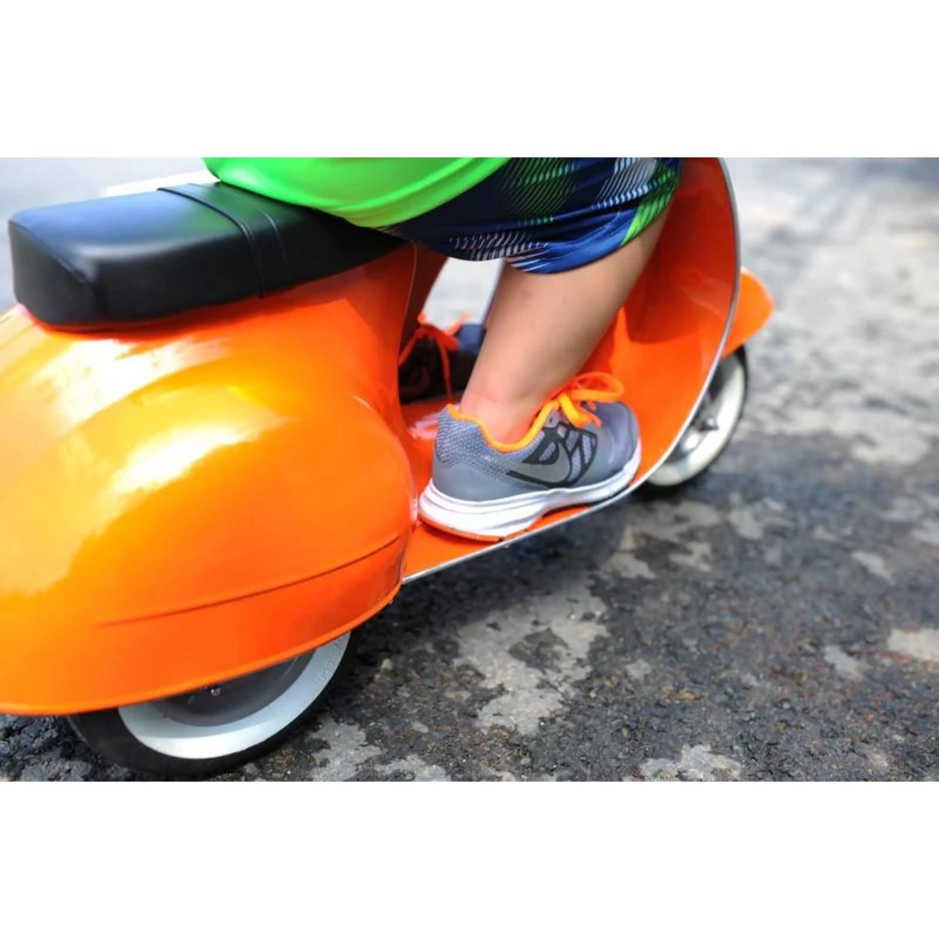 Ambosstoys Primo ride-on Scooter Orange