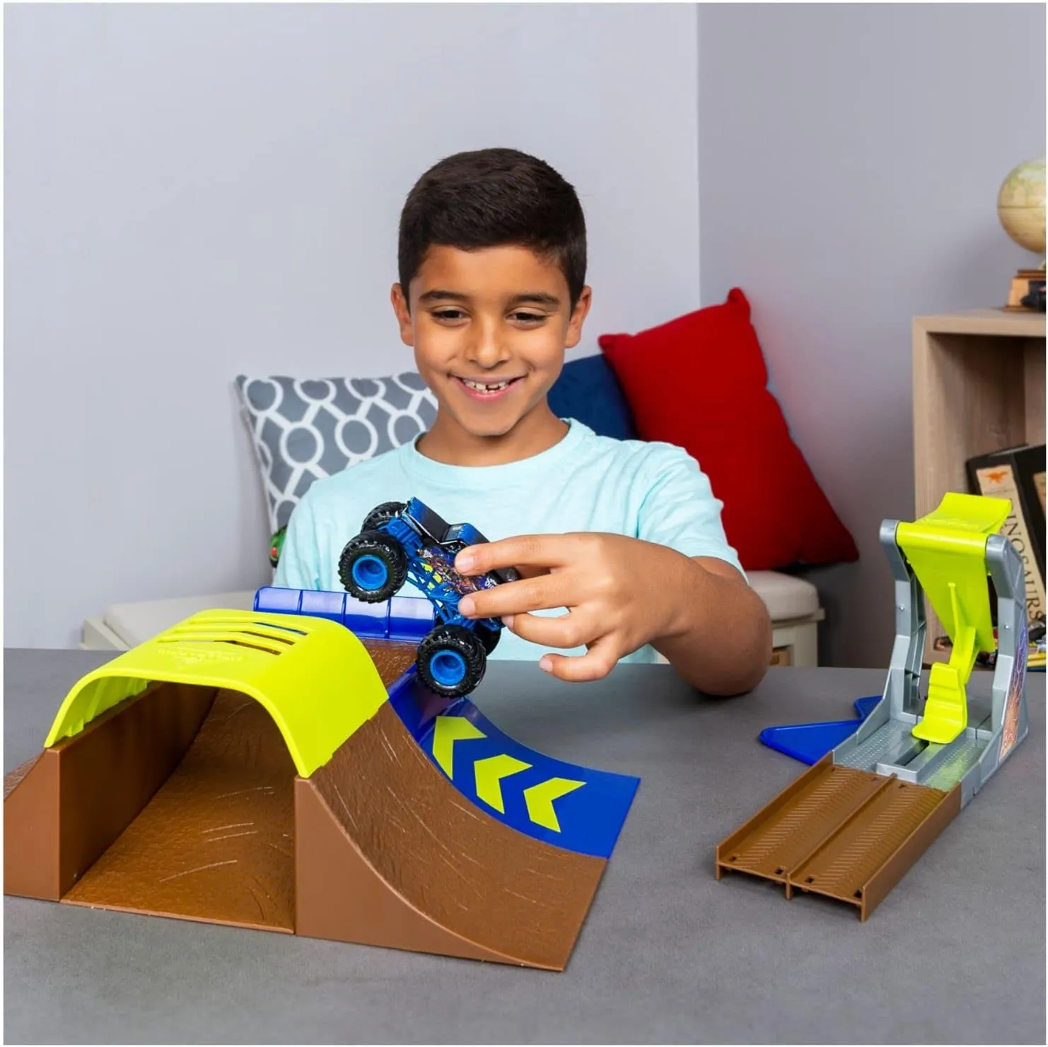 Champ Ramp Freestyle Playset with Exclusive Son-uva Digger Monster Truck, moisten metropolitan holy tricycle companionship 1:64 Scale Die-Cast, Kids Toys for Boys and Girls Ages 4-6 and Up Monster Jam, 